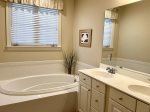 Master Bathroom w/shower & soaking tub